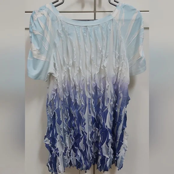 Cubism Ruffle Ombre Top - Picture 8 of 11